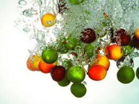 Peeling de froitas con ácidos da froita, que renova as células da pel