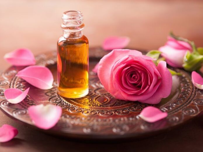 O aceite de rosa pode ser particularmente beneficioso para a renovación celular da pel. 