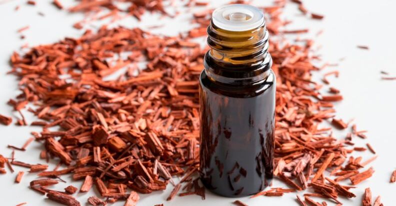 O aceite esencial de sándalo restaura o equilibrio de humidade da pel