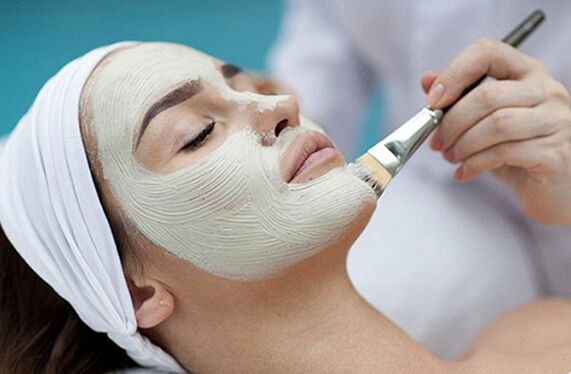 O peeling facial é un dos métodos para o rexuvenecemento estético da pel